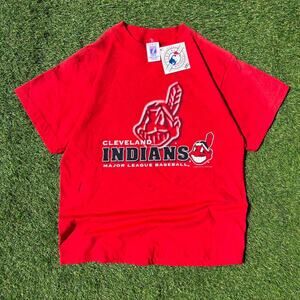 Vintage Cleveland Indians MLB Red Graphic T-Shirt Logo Tee baby tee cropped fit